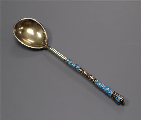 A Russian 84 zolotnik parcel gilt white metal and cloisonne turquoise enamel decorative spoon, 12.6cm.